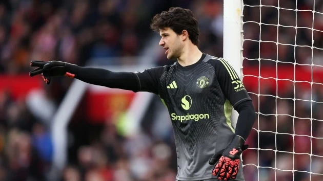Chuyên gia MUTV nức lời khen ngợi 'đá tảng' Lammens Chuyên gia MUTV nức lời khen ngợi 'đá tảng' Lammens