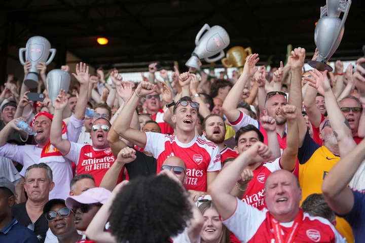 Cổ động viên Arsenal và Man Utd đánh nhau gây chết người