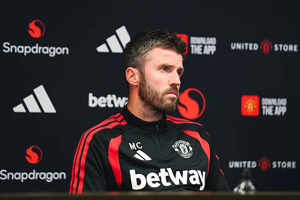 Cơ hội để Carrick nhuộm đỏ thành Manchester