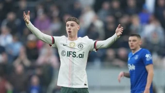 Cole Palmer nổi điên với Pedro Neto