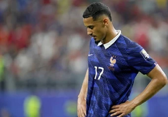 Cú hích Bukayo Saka không đủ khỏa lấp nỗi lo Saliba