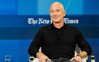 Cú hích từ Jeff Bezos có giúp Liverpool nổ bom tấn?