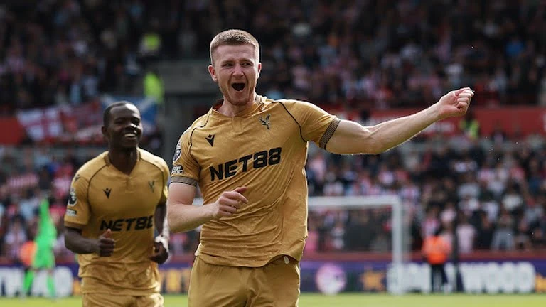 Đánh rơi chiến thắng phút 88, Palace chia điểm Brentford