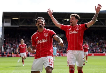 Đè bẹp Burnley, Nottingham bứt tốc trong cuộc đua trụ hạng