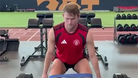 De Ligt khiến fan MU phát cuồng với màn tập tạ khủng, ngày tái xuất đã đến gần? De Ligt khiến fan MU phát cuồng với màn tập tạ khủng, ngày tái xuất đã đến gần?