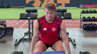 De Ligt khiến fan MU phát cuồng với màn tập tạ khủng, ngày tái xuất đã đến gần?