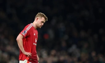 De Ligt phẫu thuật lưng, Man Utd thêm lo