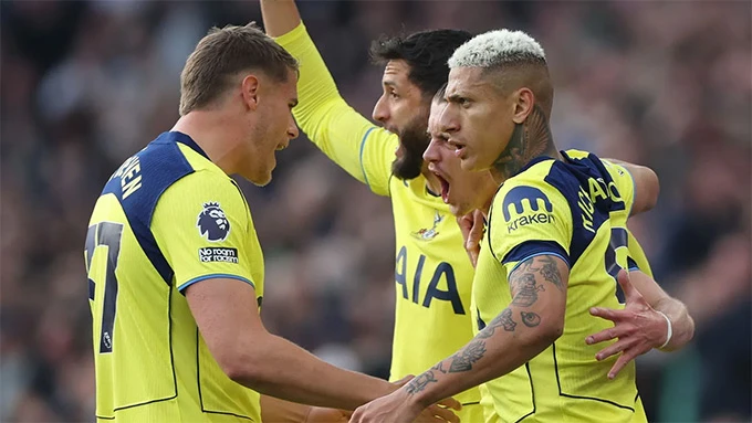De Zerbi nói gì khi Tottenham thoát nhóm xuống hạng? De Zerbi nói gì khi Tottenham thoát nhóm xuống hạng?