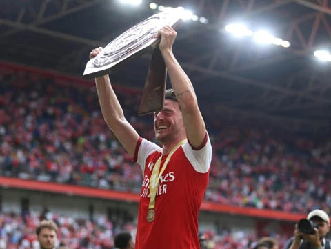 Declan Rice gặp sự cố hài hước với Siêu cúp Anh 2026 Declan Rice gặp sự cố hài hước với Siêu cúp Anh 2026
