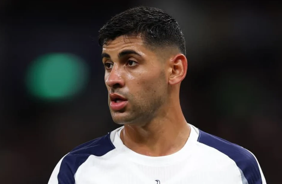 Đội trưởng Tottenham gây tranh cãi dữ dội
