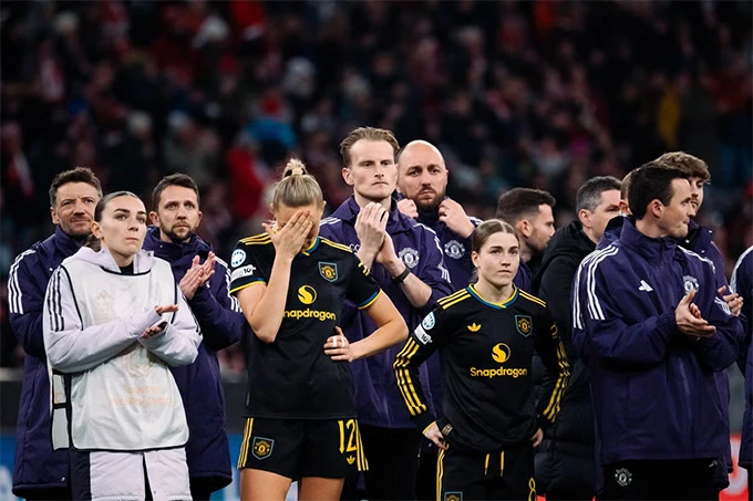 'Đòn kết liễu' cuối trận khiến MU bị loại khỏi Champions League