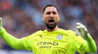 Donnarumma ăn mừng cuồng nhiệt khiến an ninh phải can thiệp