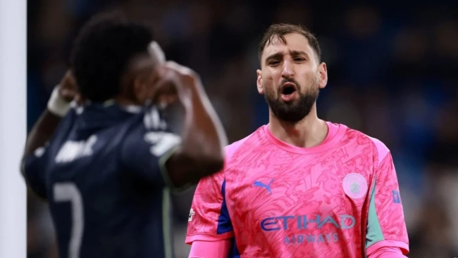Donnarumma cảnh báo đồng đội về hiểm họa Stamford Bridge