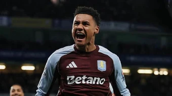 Emery ám chỉ Watkins từ chối ra sân khi nhà vô địch Europa Leagua thua trắng trước Brighton