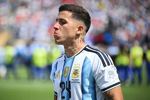 Enzo Fernandez là 'mảnh ghép hoàn hảo' giúp MU đua vô địch Premier League Enzo Fernandez là 'mảnh ghép hoàn hảo' giúp MU đua vô địch Premier League