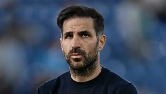 Fabregas mượn lời Mourinho để hoãn việc dẫn dắt Chelsea