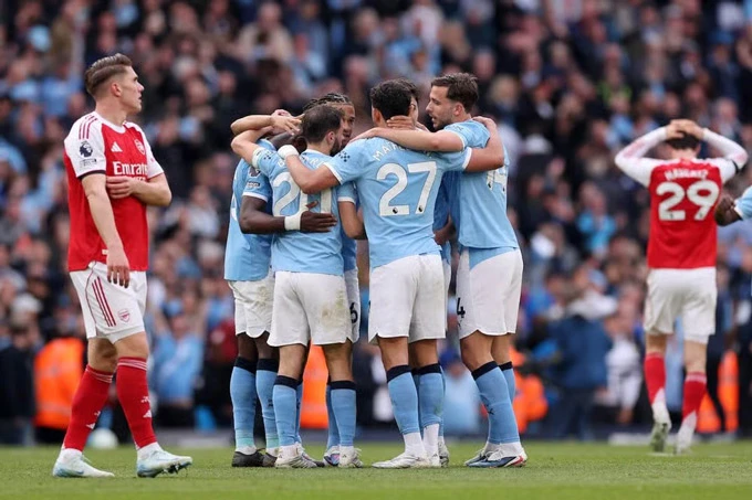 Fan Arsenal đòi bán ngay một ngôi sao sau trận thua Man City Fan Arsenal đòi bán ngay một ngôi sao sau trận thua Man City