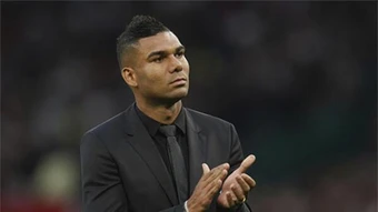 Fan MU khiến vợ Casemiro rơi lệ