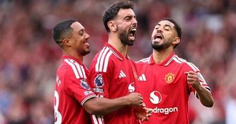 Fernandes lập hat-trick, Man Utd ngược dòng thắng Ipswich