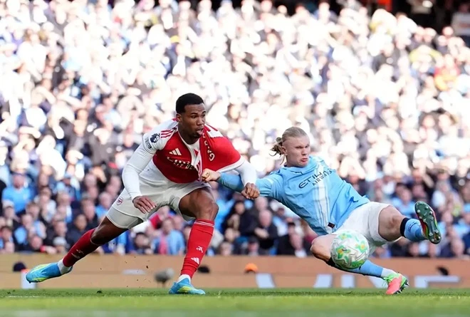 Gabriel tái hiện thảm họa Rob Holding trước Man City Gabriel tái hiện thảm họa Rob Holding trước Man City