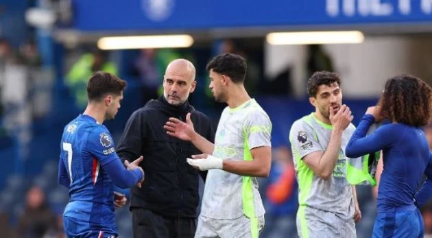 Gary Neville nhắn Arsenal đừng sợ Man City Gary Neville nhắn Arsenal đừng sợ Man City