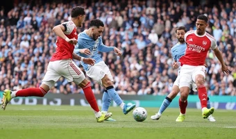 Gary Neville tin Man City sẽ vô địch Ngoại hạng Anh