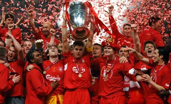 Gerrard đuổi khéo Neville khi được rủ sang Man Utd