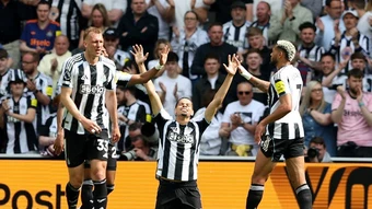 Ghi bàn phút 90+5, Newcastle dập tắt hy vọng của Brighton