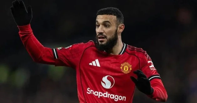 Ghi điểm với Carrick, Mazraoui phả hơi nóng lên vị trí Dalot Ghi điểm với Carrick, Mazraoui phả hơi nóng lên vị trí Dalot