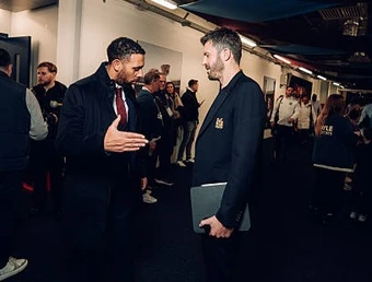 Giải mã việc Man Utd giữ chân Carrick qua góc nhìn của Ferdinand