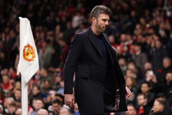 Giới chủ MU chớ vội trao ghế nóng cho Carrick