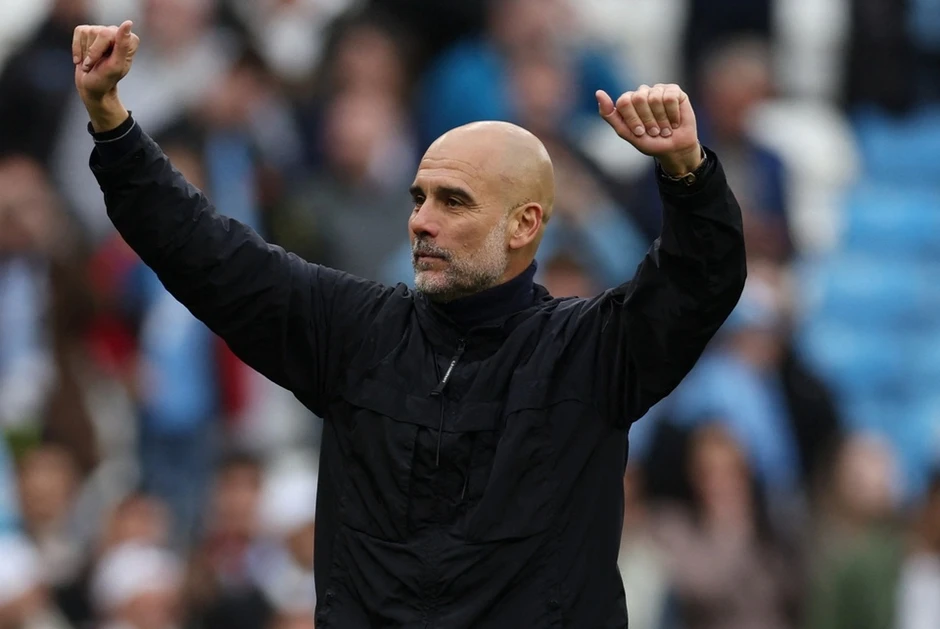 Guardiola bỏ chạy khỏi phòng họp báo
