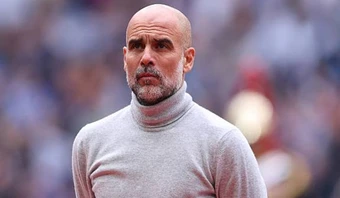 Guardiola cảnh báo Man City sau cú đúp cúp quốc nội