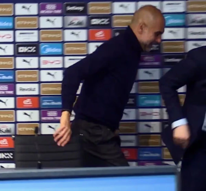 Guardiola gây sốt với màn 'cầu cứu' sau chiến thắng của Man City Guardiola gây sốt với màn 'cầu cứu' sau chiến thắng của Man City