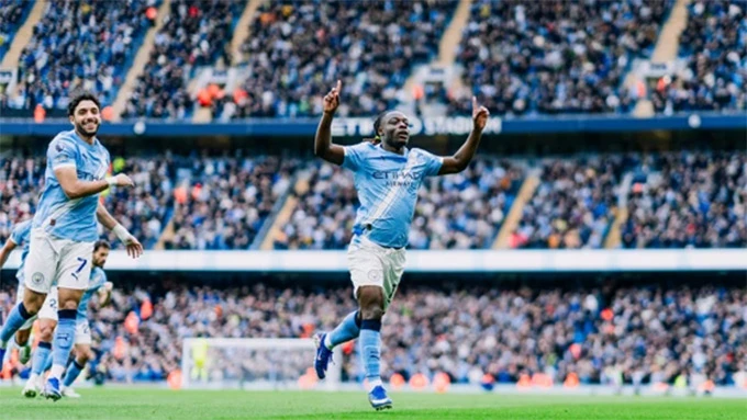 Guardiola tuyên bố Doku đã thành 'quái vật' tấn công mới