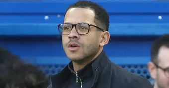 Gus Poyet minh oan cho HLV Rosenior sau 4 trận thua liền