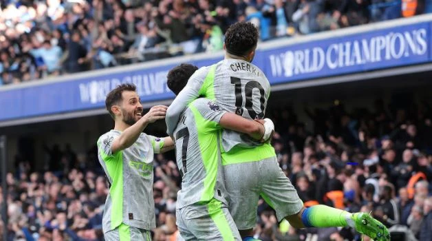Hạ Chelsea 3-0, Man City phả hơi nóng vào Arsenal Hạ Chelsea 3-0, Man City phả hơi nóng vào Arsenal