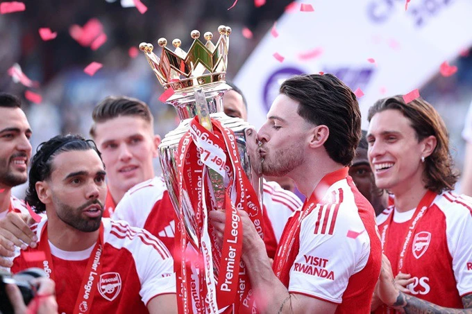 Hai đối thủ hiếm hoi có thể ngăn Arsenal bảo vệ ngôi vương mùa tới Hai đối thủ hiếm hoi có thể ngăn Arsenal bảo vệ ngôi vương mùa tới