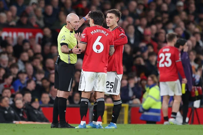 Hai sai lầm tai hại của Carrick khiến MU bại trận Hai sai lầm tai hại của Carrick khiến MU bại trận