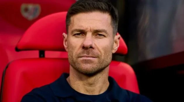 Hasselbaink khuyên Alonso mua lại Lewis Hall Hasselbaink khuyên Alonso mua lại Lewis Hall