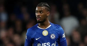 Hato là điểm sáng hiếm hoi của Chelsea trước Man City