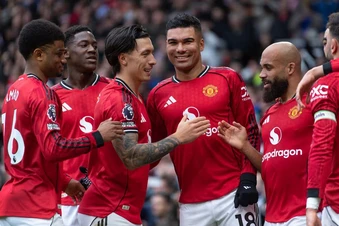 HLV Carrick xác nhận Martinez tái xuất ở trận gặp Leeds