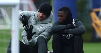 HLV Chelsea gọi Caicedo là tiền vệ trụ hay nhất thế giới