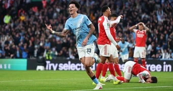 HLV Mikel Arteta bị chỉ trích khi Arsenal thua Man City