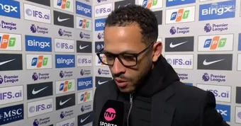 HLV Rosenior khẳng định Chelsea áp đảo MU hoàn toàn