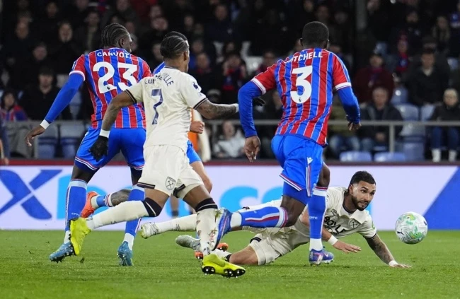 Hòa Crystal Palace, West Ham chính thức đẩy Wolves xuống hạng Hòa Crystal Palace, West Ham chính thức đẩy Wolves xuống hạng