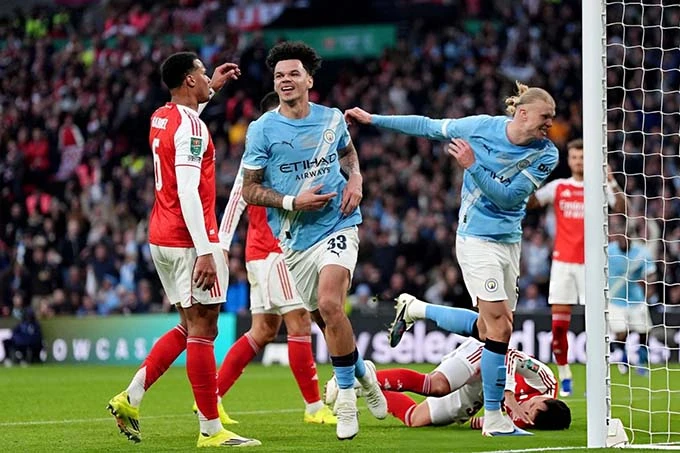 Hóa ra Arsenal vẫn mãi là đám trẻ không chịu lớn?