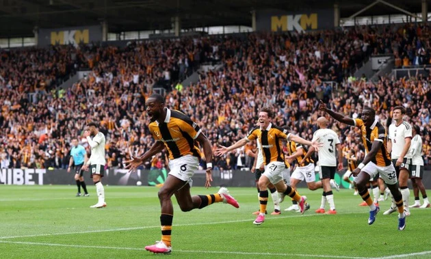Hull City thổi bay MU nhờ bài đánh thể lực Hull City thổi bay MU nhờ bài đánh thể lực