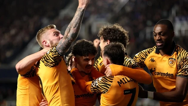 Hull City vượt qua mọi nghịch lý để áp sát Ngoại hạng Anh