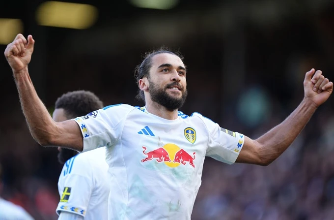 Hủy diệt Wolves, Leeds tiến gần suất trụ hạng